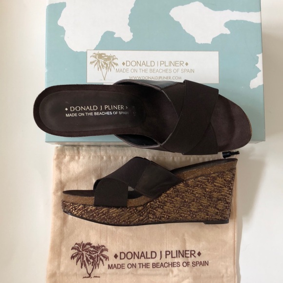 🆕 DONALD J PLINER Wedge Sandals